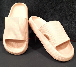NEW Cloudies The Original Champagne size 42-43